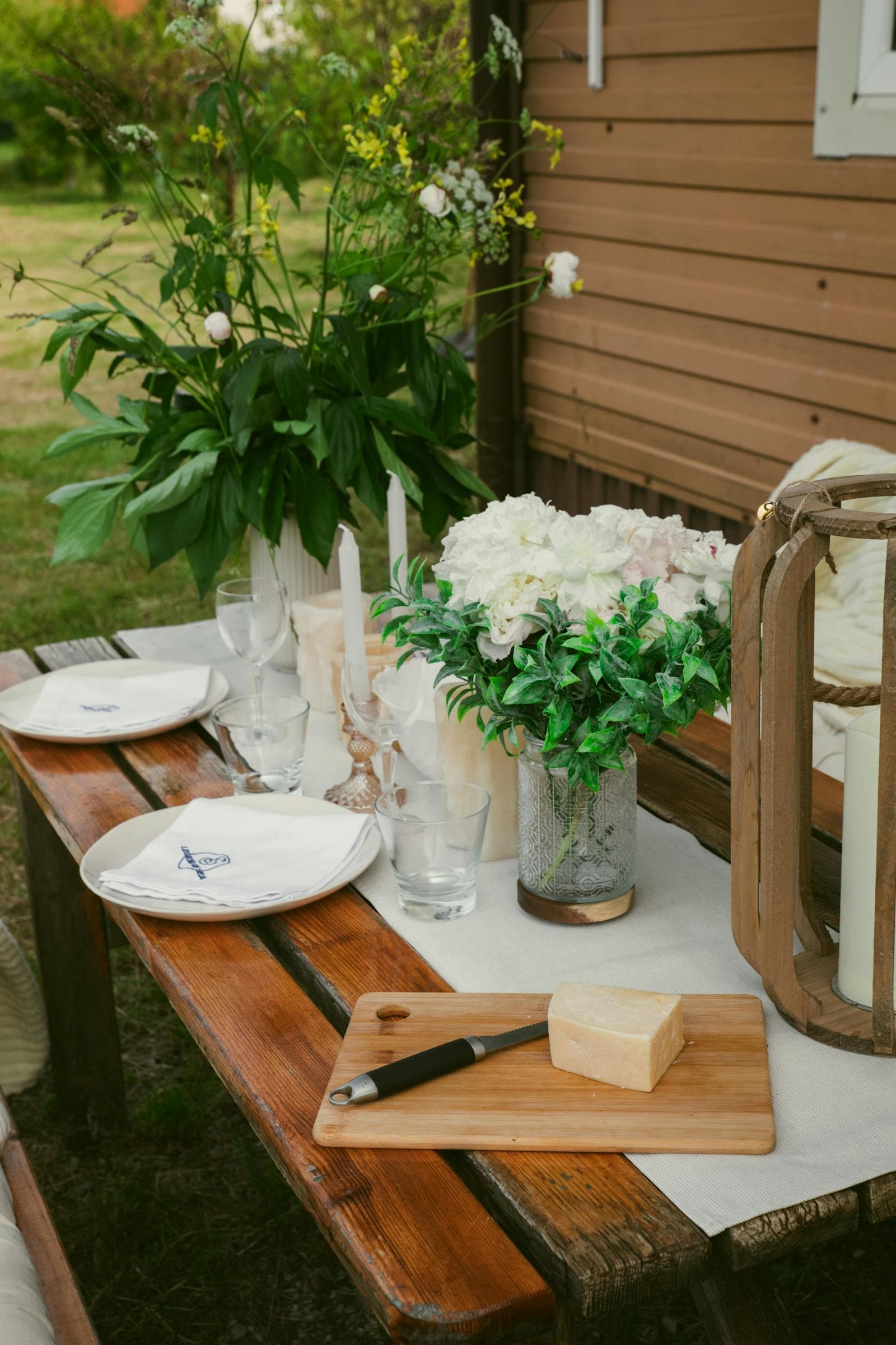 Flowers Around Outdoor Dining Without Inviting Chaos